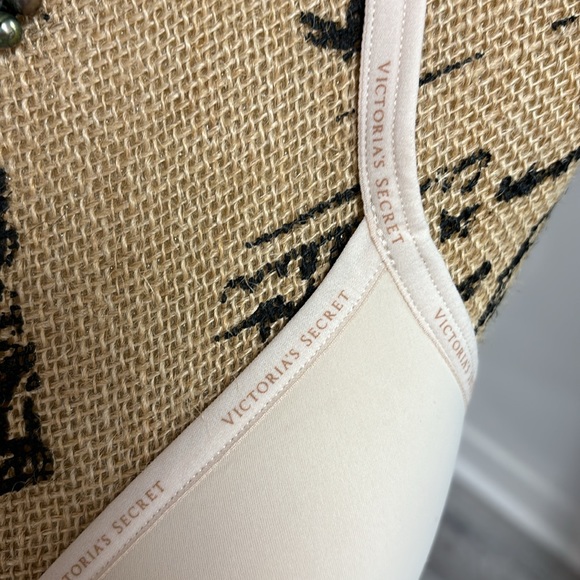 Victoria’s Secret Lightly Lined Wireless Tee Shirt Bra - Picture 2 of 5